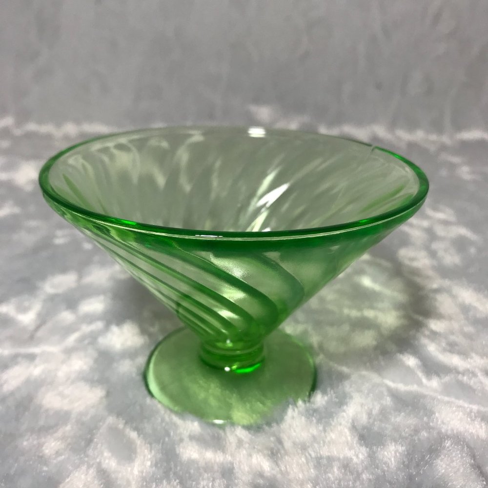 Vaseline Uranium Federal Glass Swirl Dessert Cup #57 - Picture 9 of 12